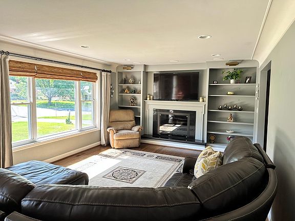 5th image of 9057 Shadetree Dr