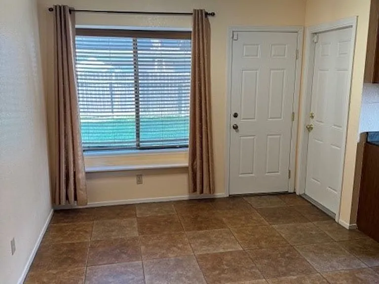 3512 Snowflake Ct — Photo 3