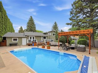 516 Lake CRESCENT, Saskatoon, SK S7H 3A4