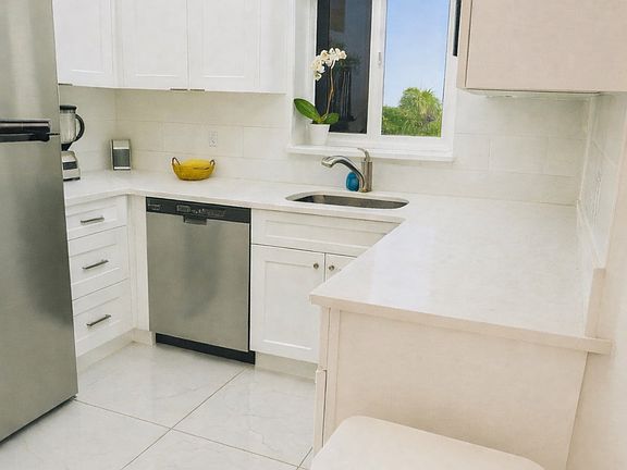 4th image of 275 Palm Ave #304C