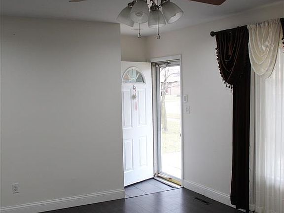 4th image of 32411 Hawthorne Dr