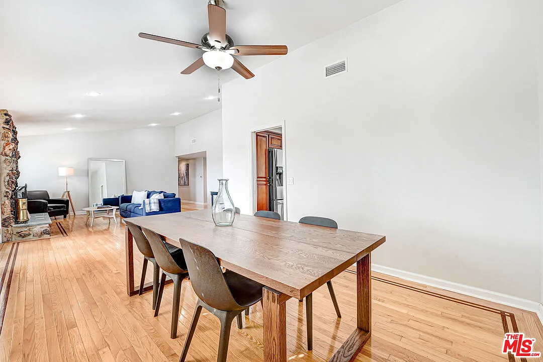4 bed, 2.5 bath, 2293 sqft, $9,050 — Photo 4
