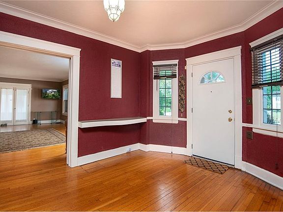 3rd image of 3545 Fairmount Blvd