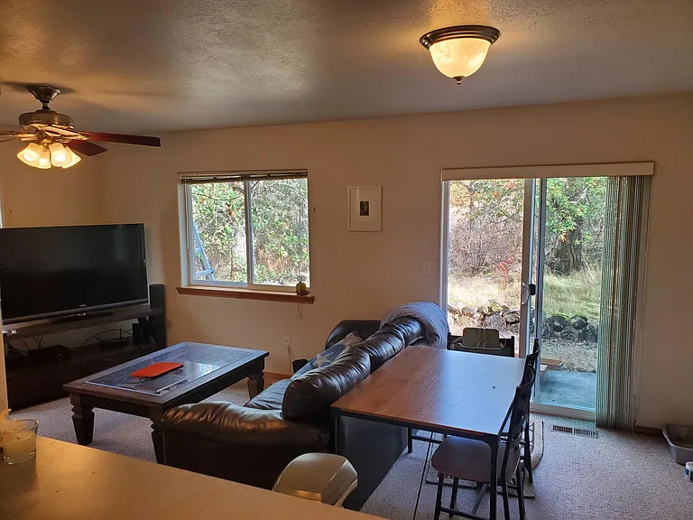413 Maxs Pl — Photo 2