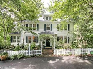 5 Pickwick Rd, Asheville, NC 28803