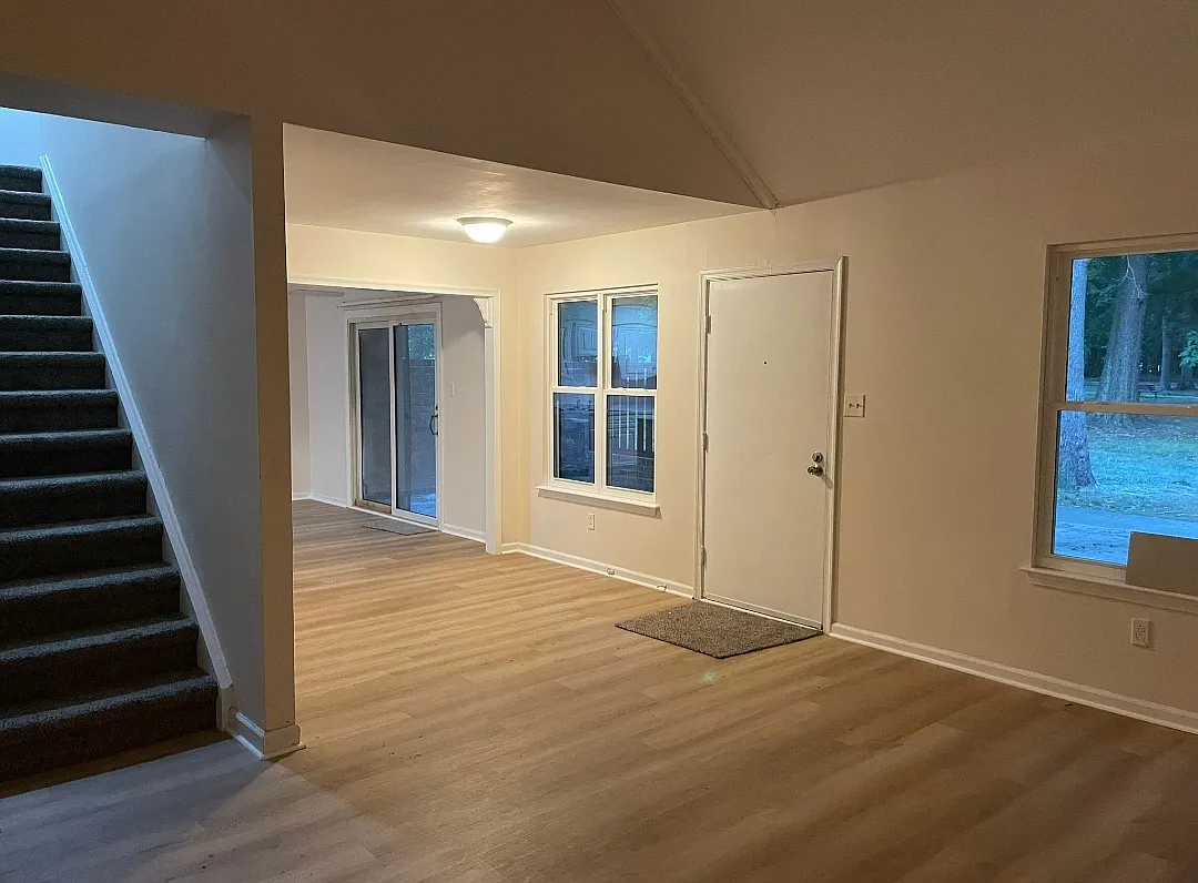 4 bed, 2.5 bath, 1556 sqft, $2,500 — Photo 3