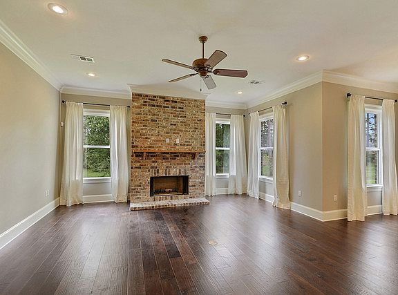 3rd image of 625 Northwoods Dr