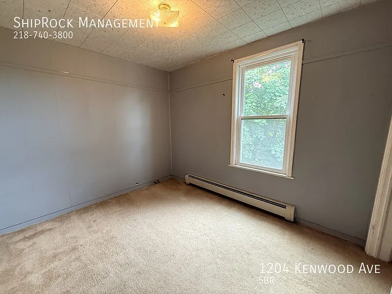 1204 Kenwood Ave — Photo 16