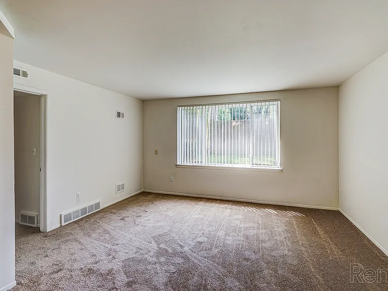 Fernwood Apartments — Photo 14