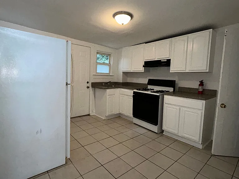 225 Home Ave — Photo 7