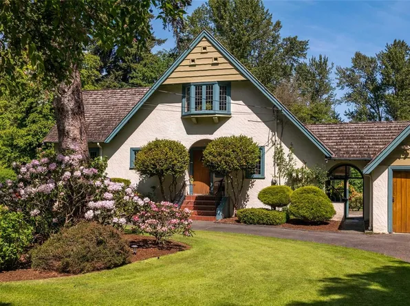 2889 Philip St, North Cowichan, BC V9L 2A6