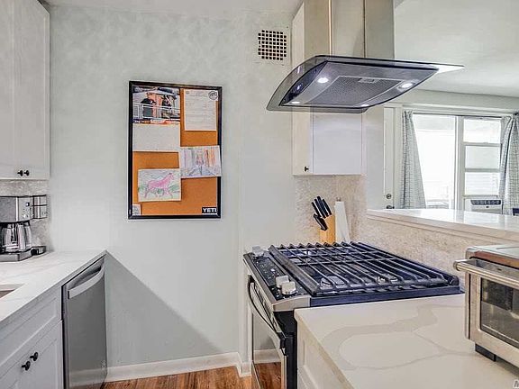 4th image of 855 E Broadway APT 1H