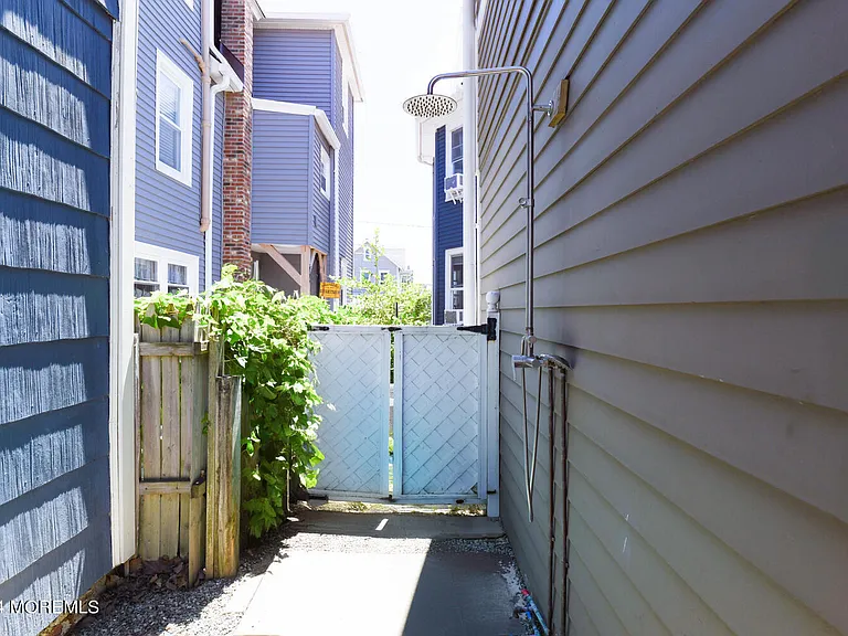 94 Embury Ave — Photo 34