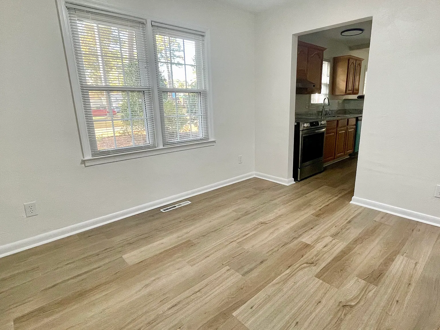 3 bed, 1600 sqft, $2,500 — Photo 4