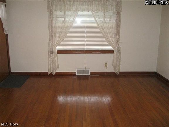 2nd image of 574 Miller St