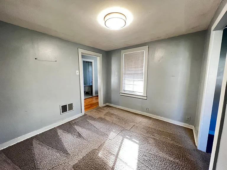 309 S 33rd St — Photo 7