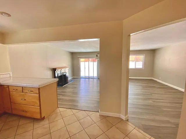 4 bed, 1396 sqft, $3,890 — Photo 4