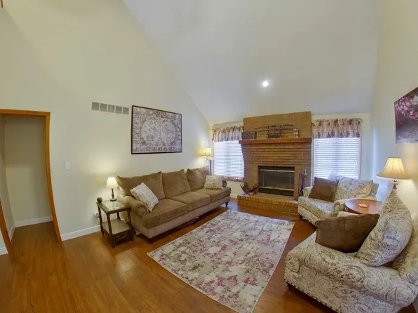 2601 Candlewood Dr, Manhattan, KS 66503
