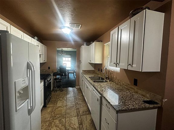 3rd image of 5006 N Douglas Blvd