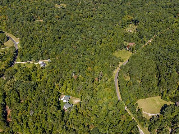 5th image of 16 River Rock Ct