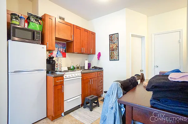 Rented by City Connections Realty | media 15