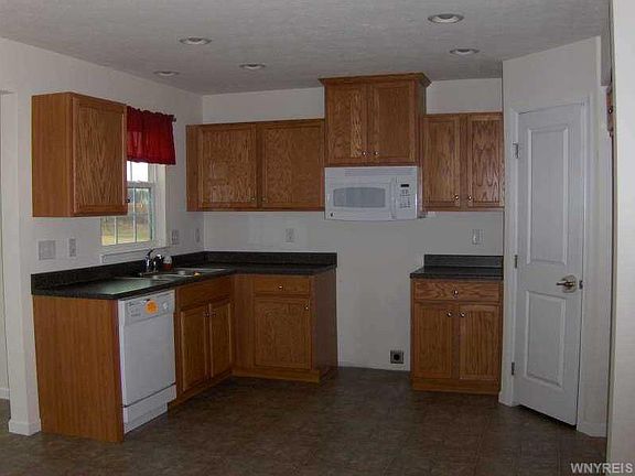 3rd image of 5989 Onyx Dr