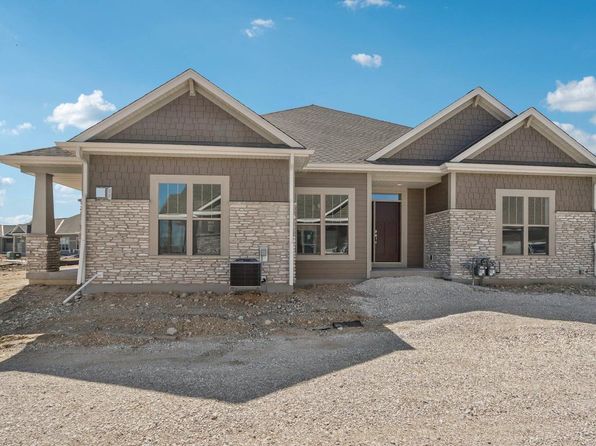 N28W25273 Parkway Ridge CIRCLE -B Bldg 13 Unit 47, Pewaukee, WI 53072