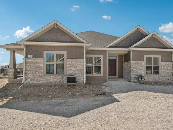 N28W25273 Parkway Ridge CIRCLE -B Bldg 13 Unit 47, Pewaukee, WI 53072