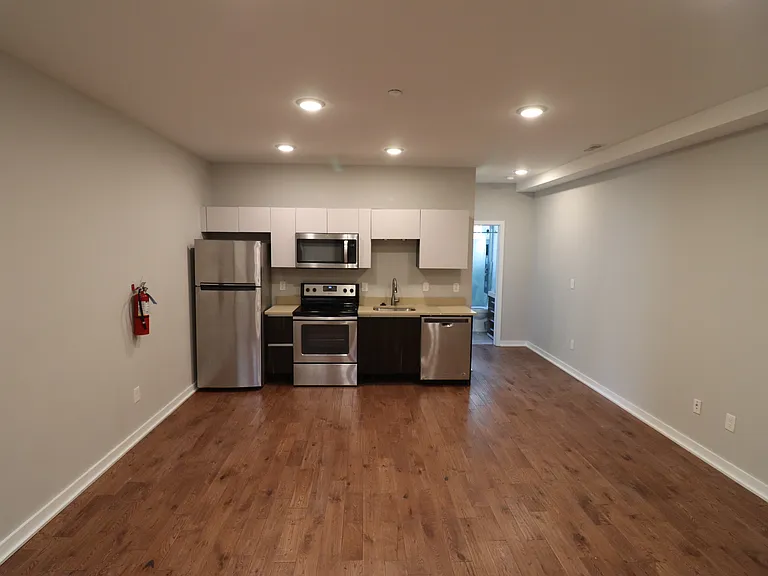 1536 W Diamond St #C — Photo 6