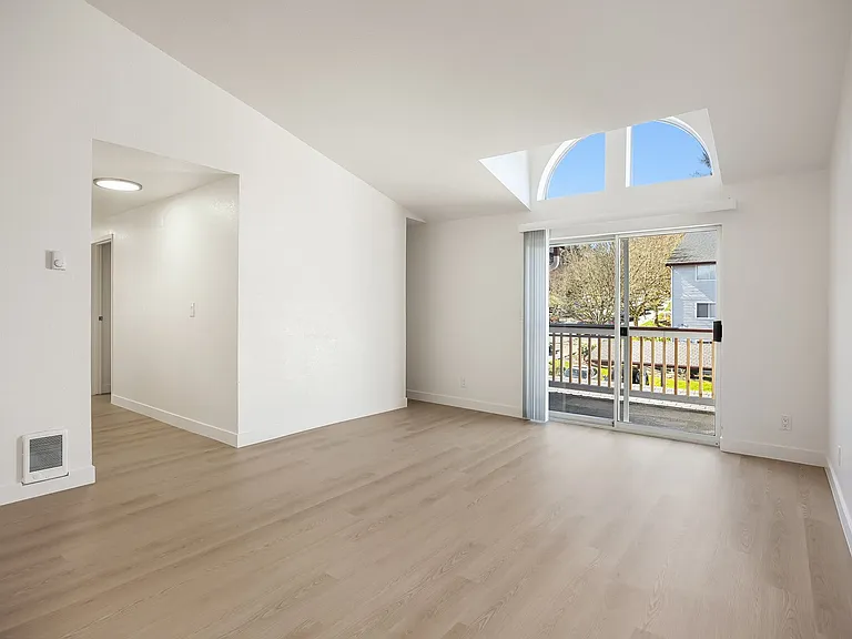 Wellington Place Apartments — Photo 7