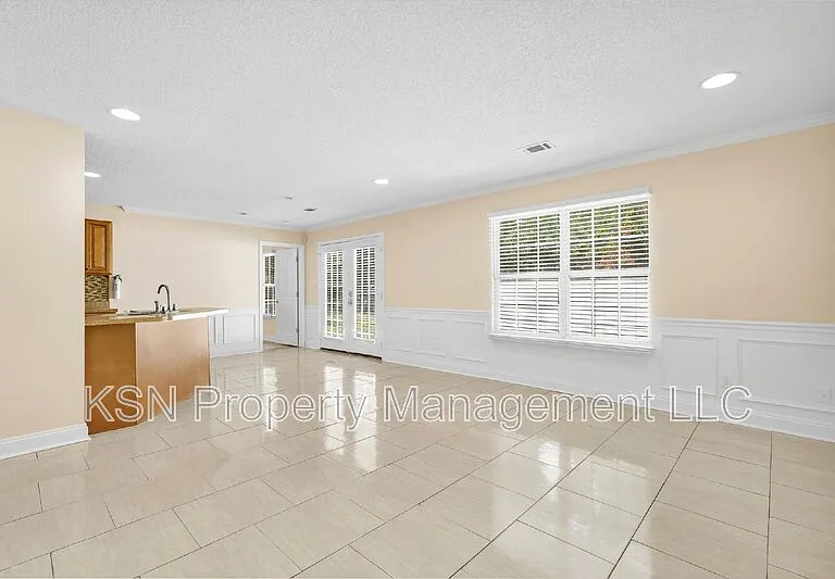 7331 Leghorn St — Photo 17