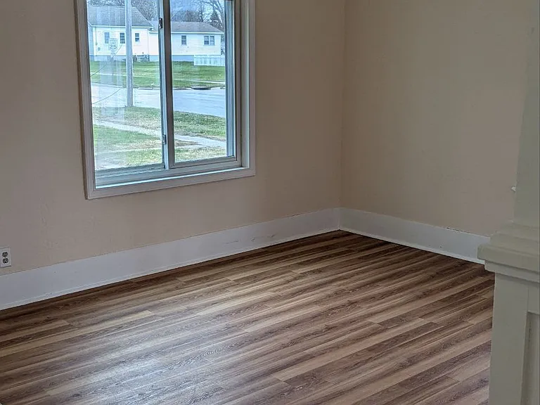705 W Charles St — Photo 7