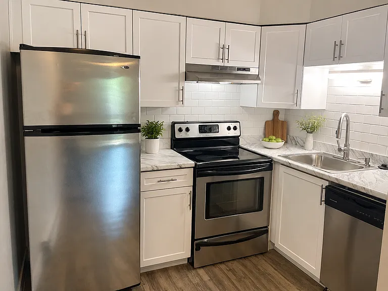Larimar Apartments — Photo 7