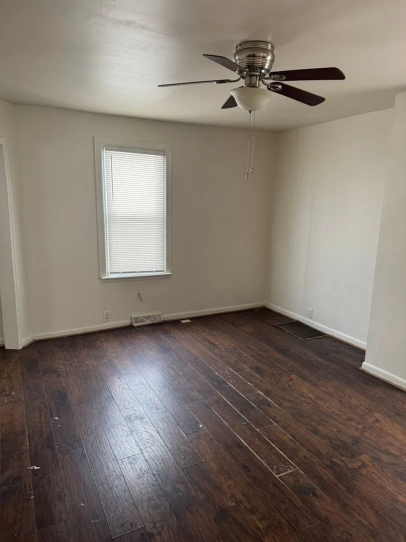 4 bedroom, 1.5 bath, 2 story single family house — Photo 4