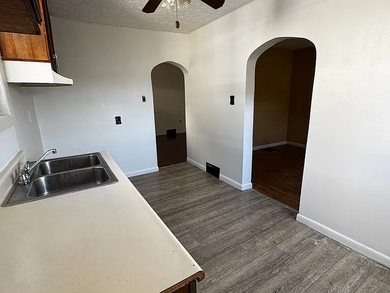 1254 Willow St — Photo 2