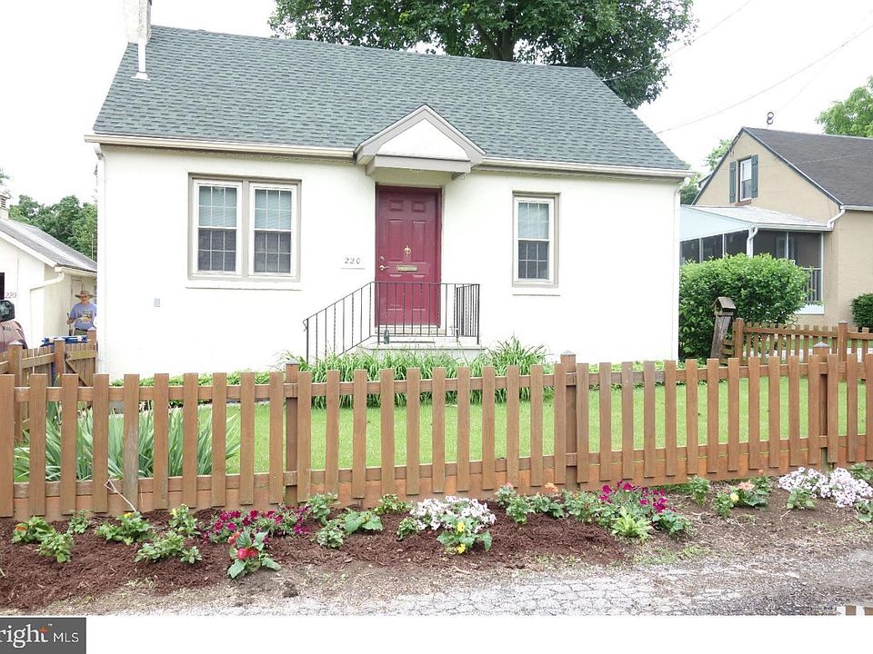 1st image of 220 Maiden Ln