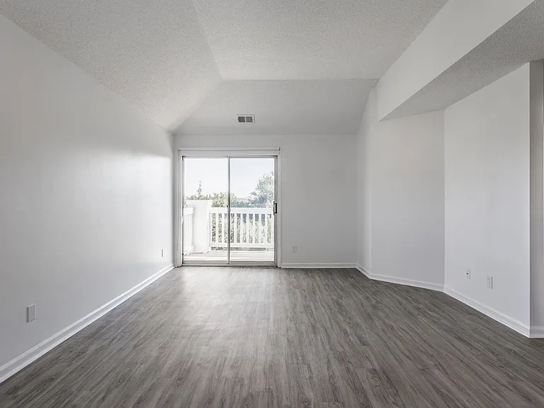 Sundance Apartments — Photo 17