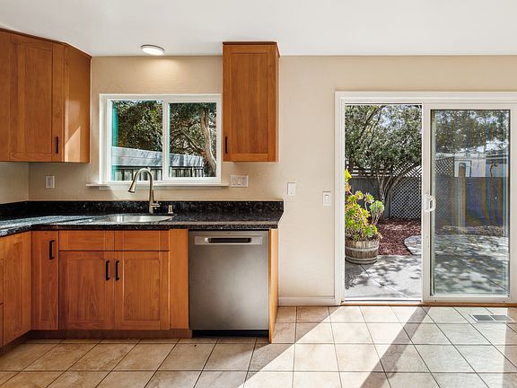 5th image of 484 Laurel Ave #484