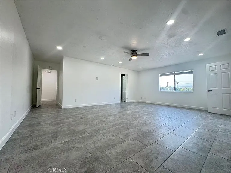 3233 E Cameron Ave — Photo 9
