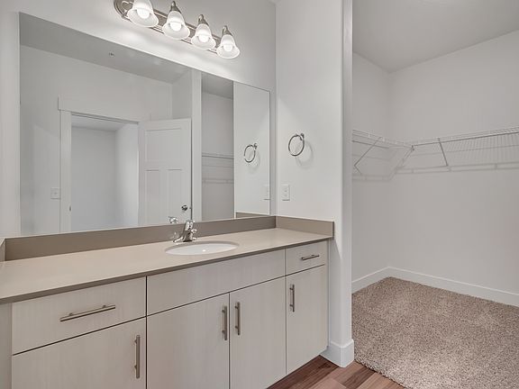 4th image of 13714 S Hanley Ln #204