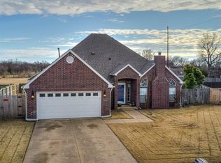 1417 W San Antonio St, Broken Arrow, OK 74012