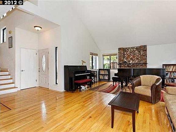 view into living room and entry