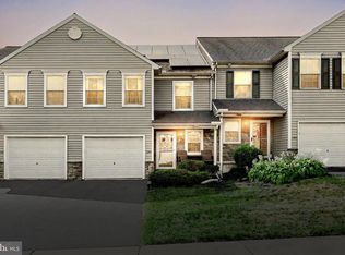130 Locust Run Dr, York, PA 17404