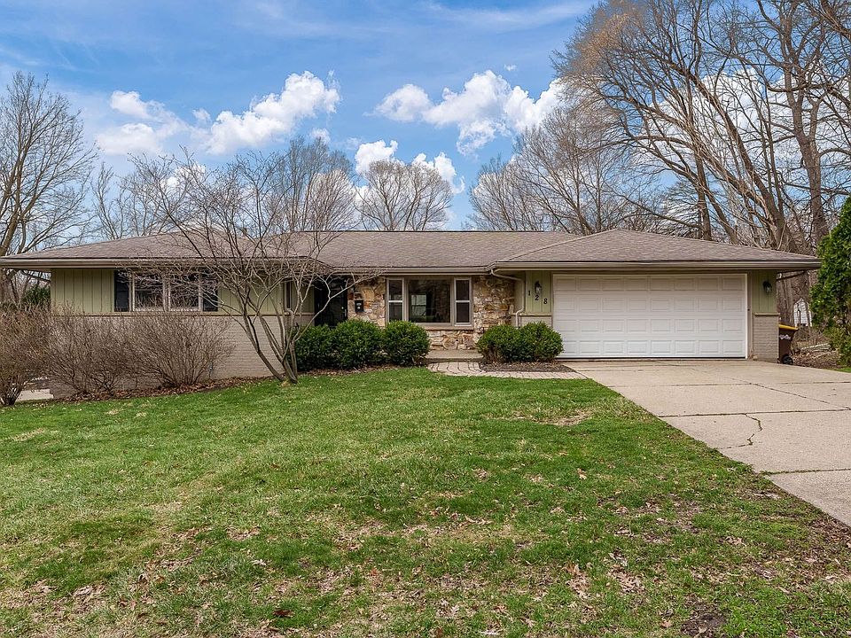1st image of 128 N Oak Knolls Ave