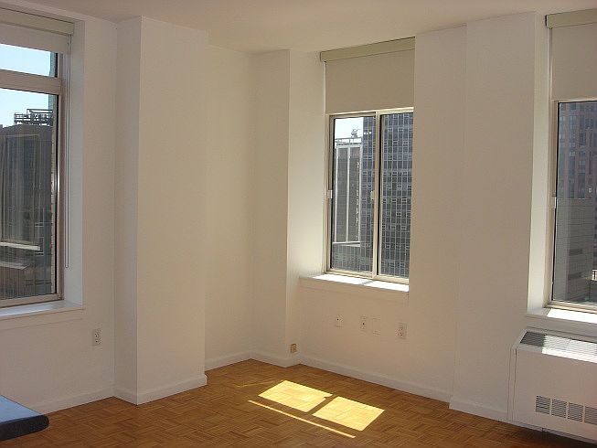 1st image of 102 Greenwich St #2E