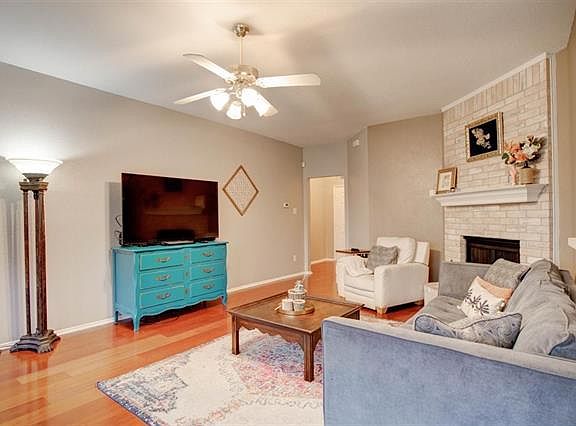 2nd image of 240 Iris Ln