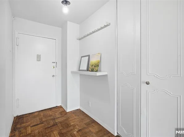 2100 Linwood Ave APT 20N, Fort Lee, NJ 07024