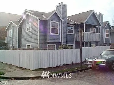 1221 E Barclay Court photo 1