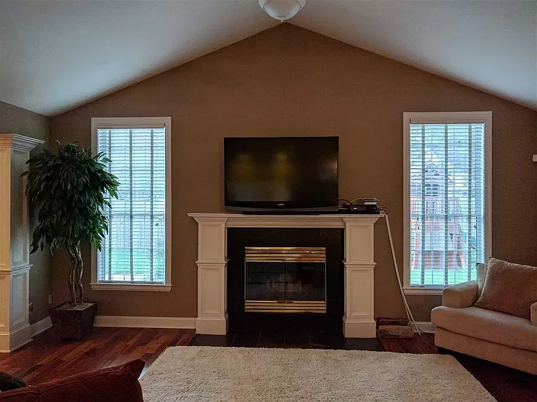 3711 Longchamp Cir — Photo 15