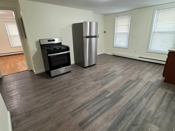 9 Bowers St #1, Lowell, MA 01854